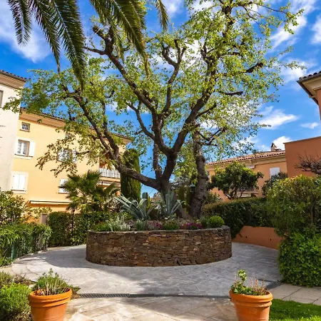 Apartment Le Clos Sainte Anne By Interhome